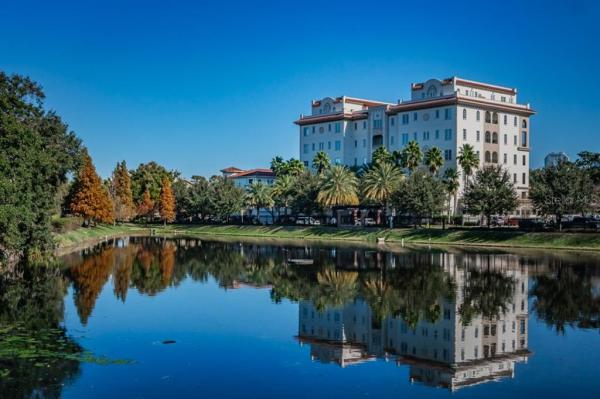 THE VALENCIA IN OLD HYDE PARK