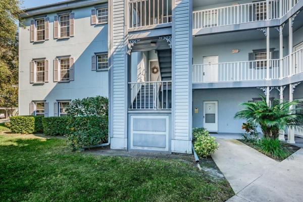 COUNTRY LAKES I CONDO