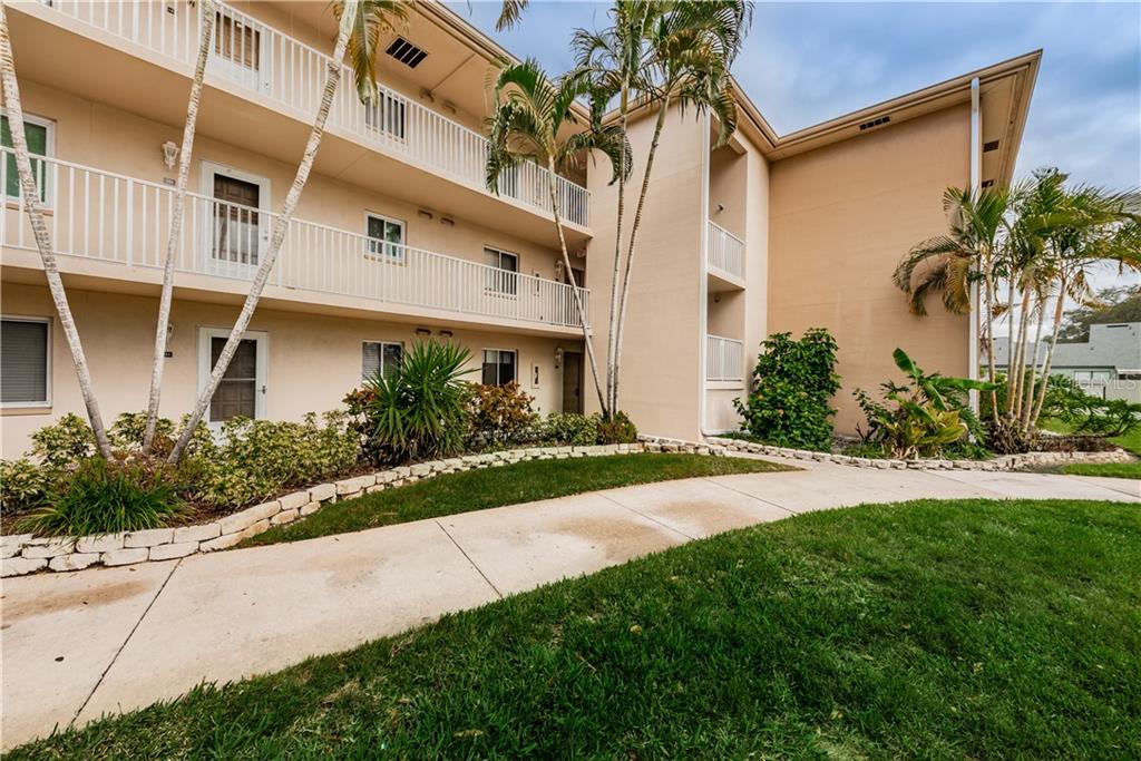 OAKS OF NORTHWOOD CONDO - фото