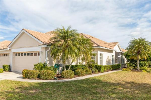 PELICAN POINTE GOLF & COUNTRY CLUB