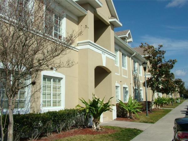 VILLAGES OF BLOOMINGDALE CONDO