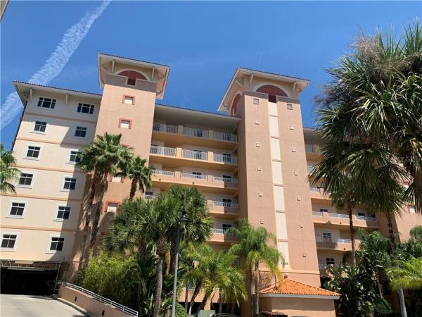 GRANDE VERANDAHS ON THE BAY