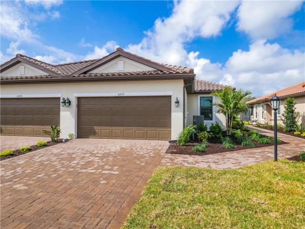 ESPLANADE AT THE HEIGHTS