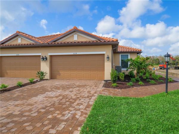 ESPLANADE AT THE HEIGHTS