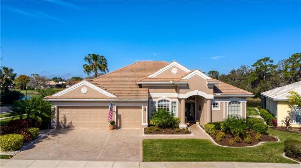 PELICAN POINTE GOLF & COUNTRY CLUB