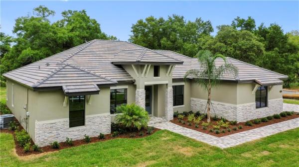 HEATHROW COUNTRY ESTATE