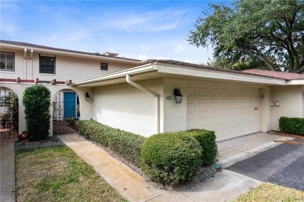 MOUNT DORA LAKE DORA VILLAS CONDO