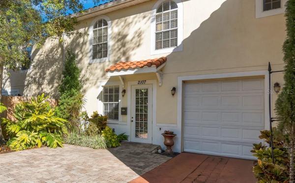 SOUTH ALBANY AVE TWNHS