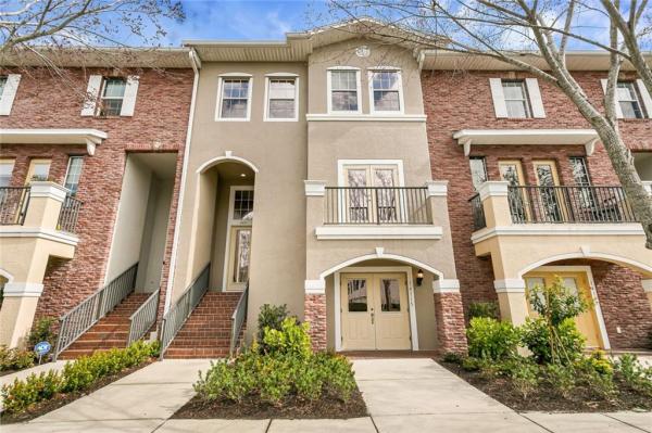 HAMPTON LAKES AT MAIN STREET