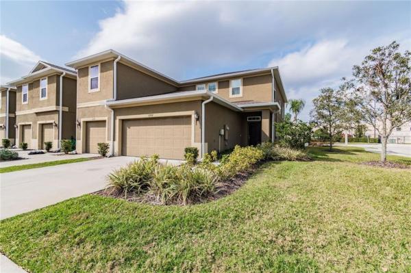 BROADWAY CENTRE TWNHMS