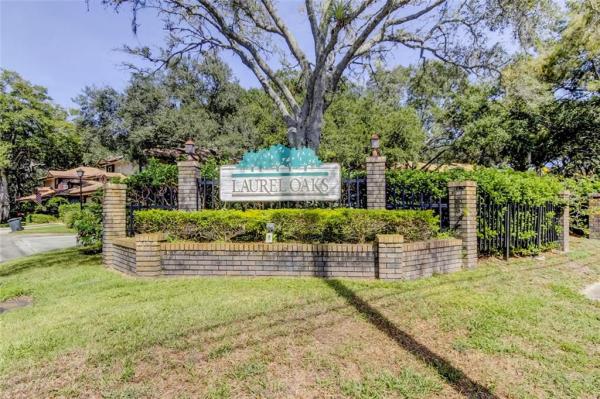 LAUREL OAKS AT COUNTRY WOODS CONDO