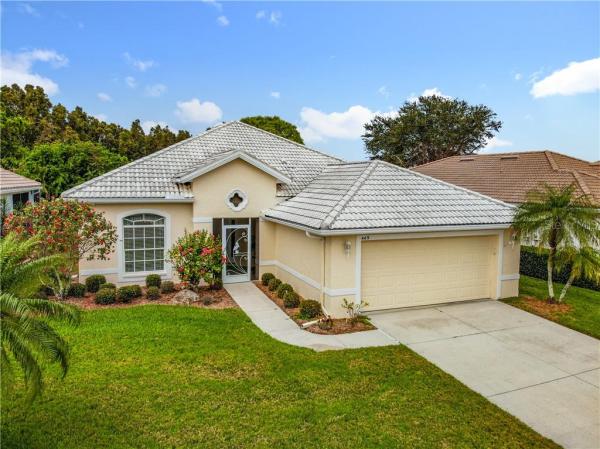 PELICAN POINTE GOLF & COUNTRY CLUB