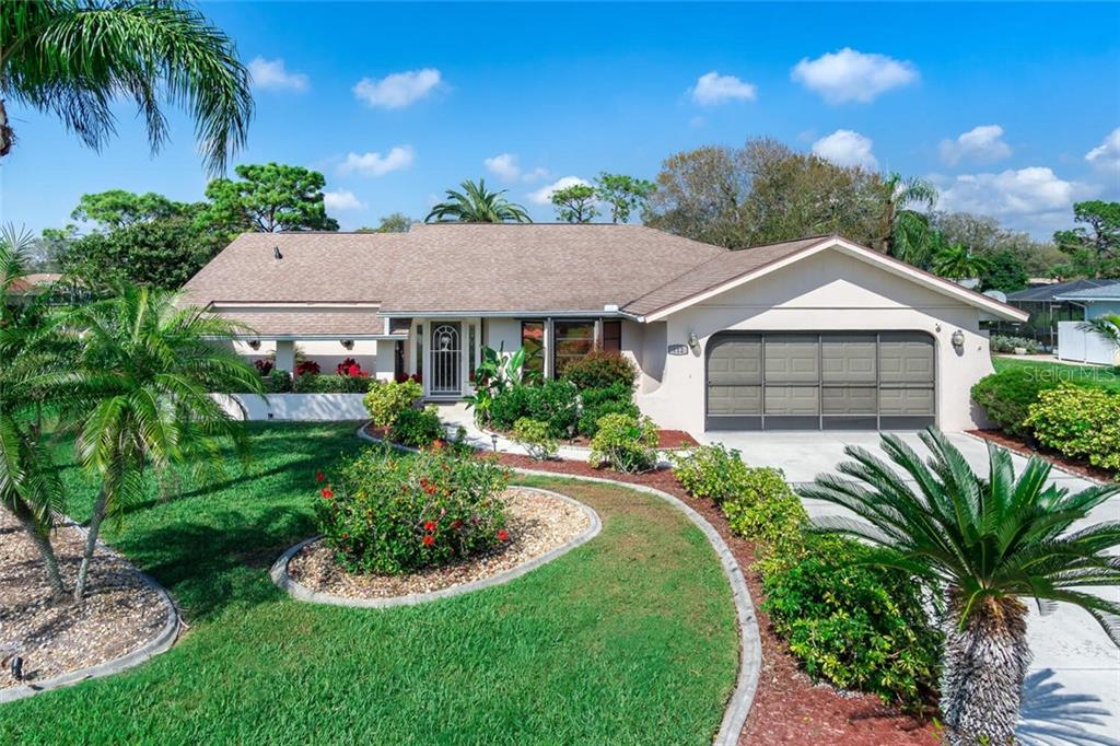 HOURGLASS LAKE ESTATES - фото