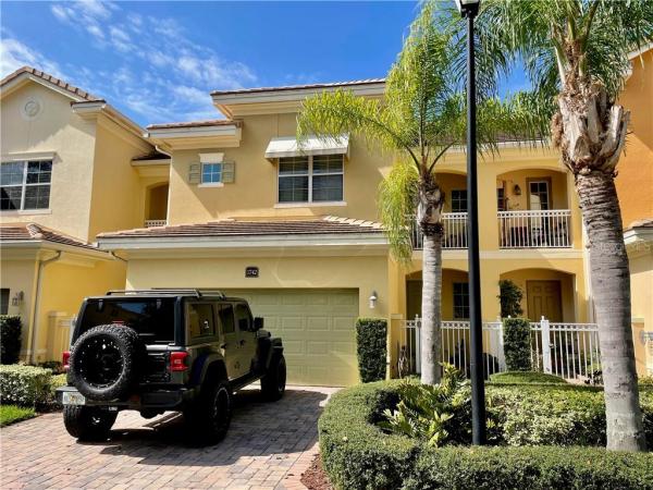 GRANDE OAKS AT HEATHROW