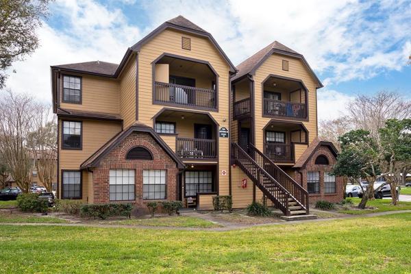 LAKEWOOD PARK A CONDO