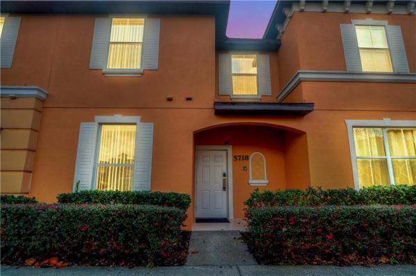 REGAL OAKS AT OLD TOWN