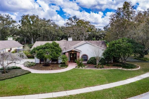 THE MANORS AT CRYSTAL LAKES