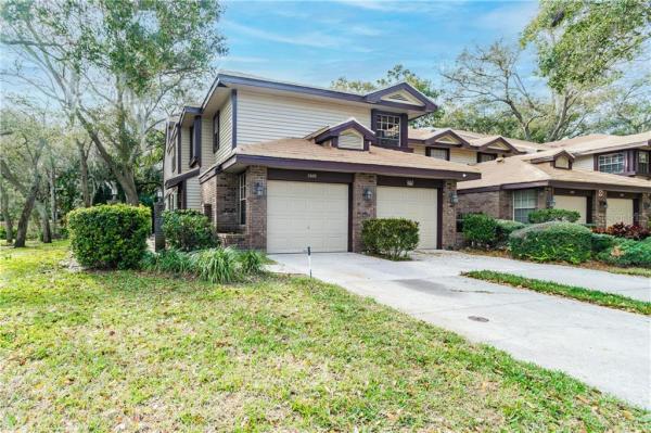 LAUREL OAKS AT COUNTRY WOODS CONDO