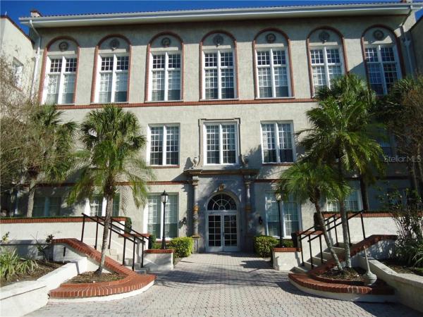 701 MIRROR LAKE CONDO