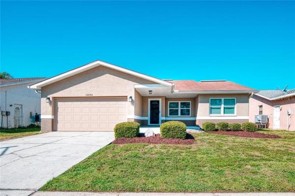 LAKES OF PINE RIDGE THE