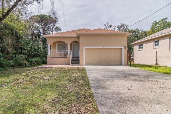 TREEHOUSES AT MOHR LOOP