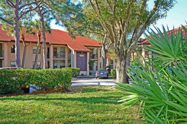 SHOREWALK BATH & TENNIS CLUB