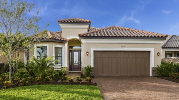 ESPLANADE @ ARTISAN LAKES