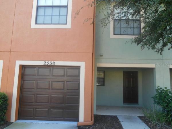 EDGEWATER AT LAKE BRANDON