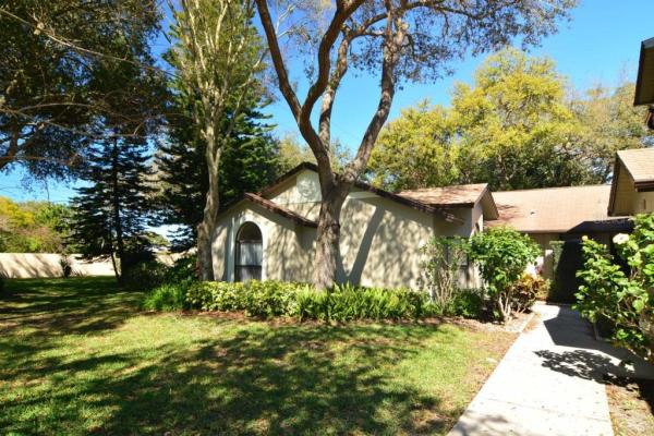 BRAEMOOR LAKE VILLAS