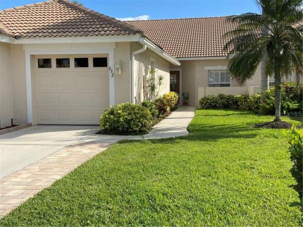 PELICAN POINTE GOLF & COUNTRY CLUB