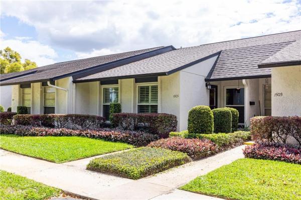 PARK LAKE VILLAS CONDO