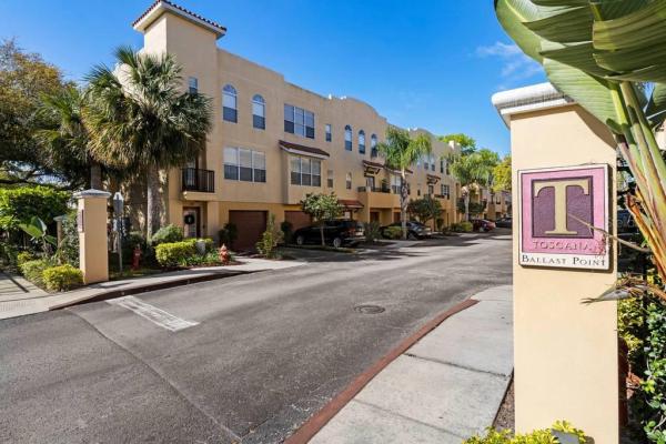 VILLAS OF TOSCANA TWNHMS