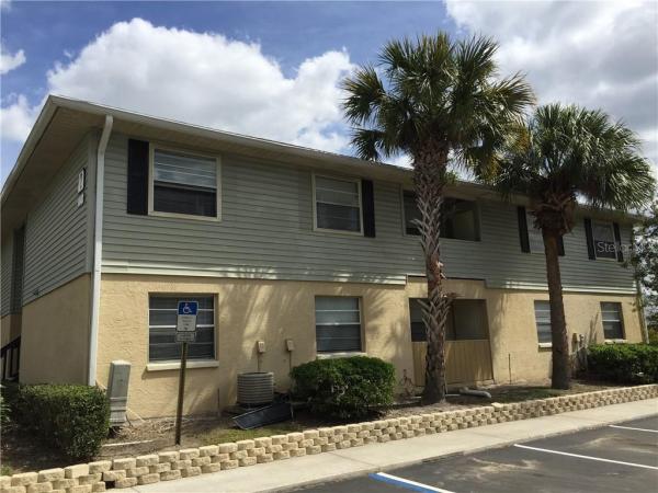 THE HAMPTONS AT BRANDON A CONDO