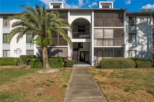 PINE RIDGE AT LAKE TARPON VILLAGE