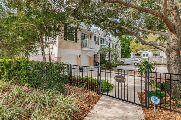 WELLINGTON PLACE TWNHS