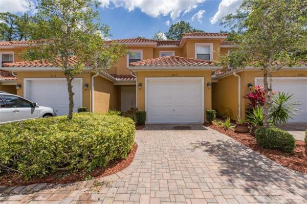 TOWNHOMES CYPRESS WALK PH 1