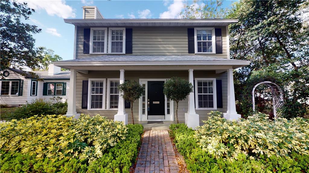 PORCHES OF YALE - фото