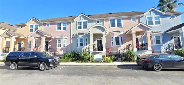 HAMPTONS AT METROWEST