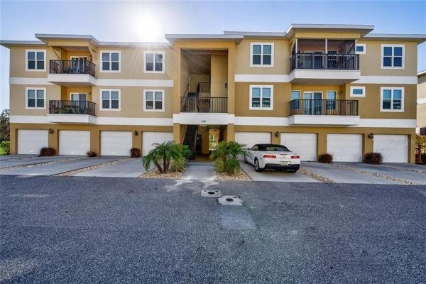 REGENCY PALMS CONDOS BLDG 6