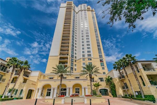 PARKSHORE PLAZA CONDO