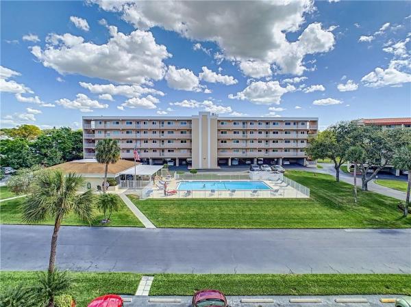 HARBOR GREENS AT YACHT CLUB ESTATES