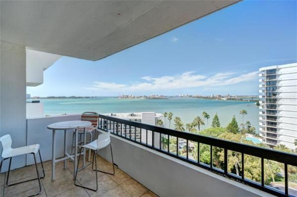 HARBOR OAKS PLACE CONDO