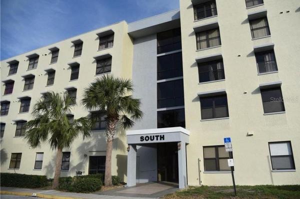 LAKESIDE CROSSING CONDO