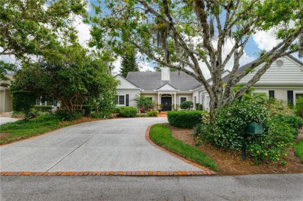 BISHOPS COURT AT OAKS PRESERVE