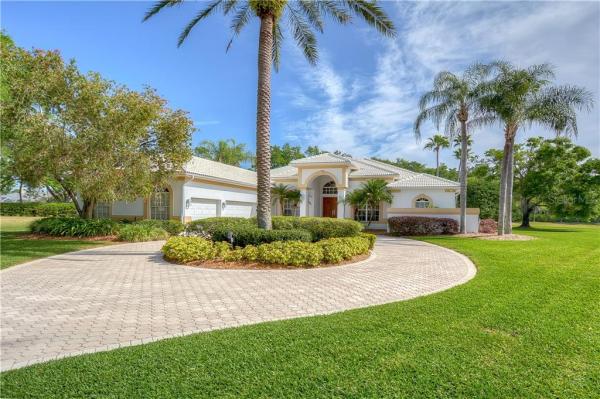 RIVER HILLS COUNTRY CLUB