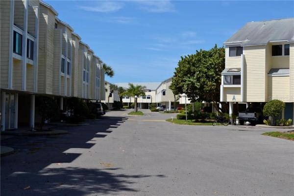 ISLAND CLUB OF TARPON