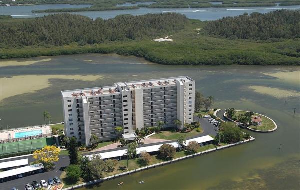 POINTE ON MIDNIGHT PASS