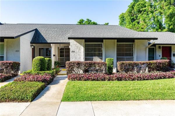 PARK LAKE VILLAS CONDO