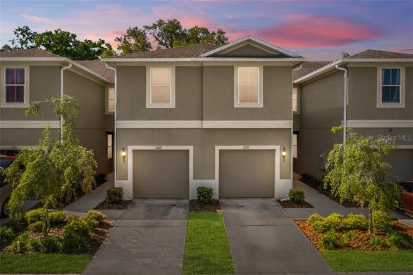 BROADWAY CENTRE TWNHMS