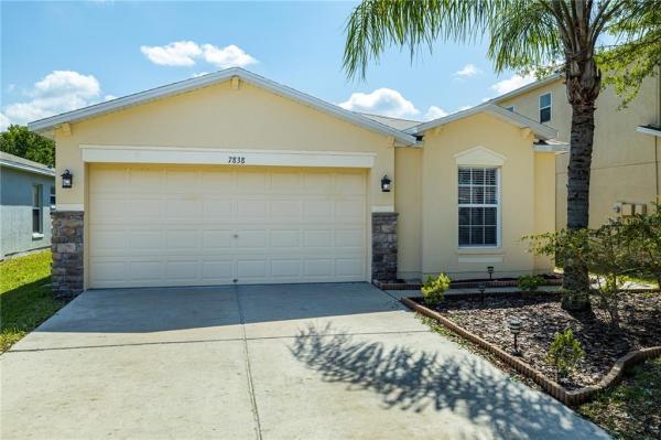 CARRIAGE POINTE PH 01